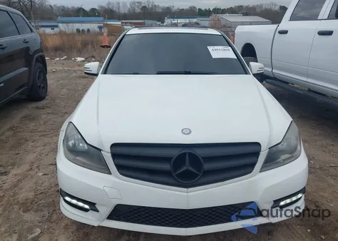 2014 Mercedes-Benz C-Class C 250 Sport z USA, uszkodzony, nr VIN WDDGF4HB5EG228123